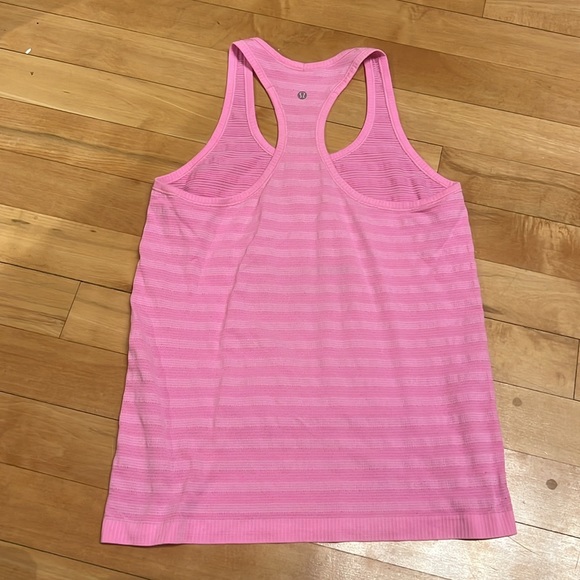 Lululemon swiftly tech racer back, size 8 - Picture 2 of 2